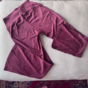 Lululemon High Rise Cropped Wide Leg Leggings Size 12 Burgundy Nulux